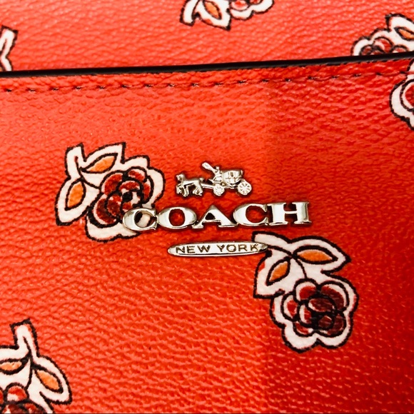 🚨Sold🚨🚨Coach Rose Print Crossbody bag - Picture 4 of 8